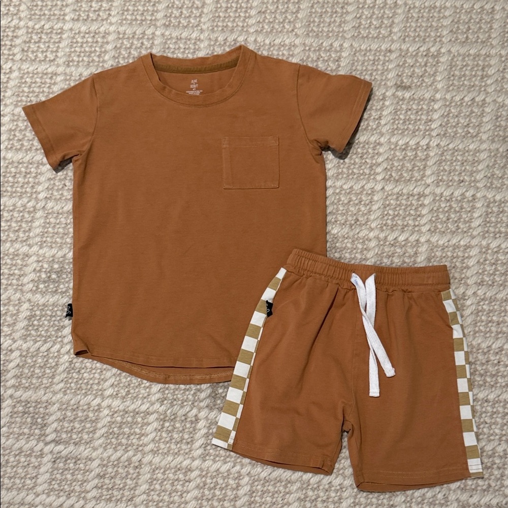 Olive + Scout - Boys Camel Brown T-Shirt and Shorts Set - Checkered - Size: 4T